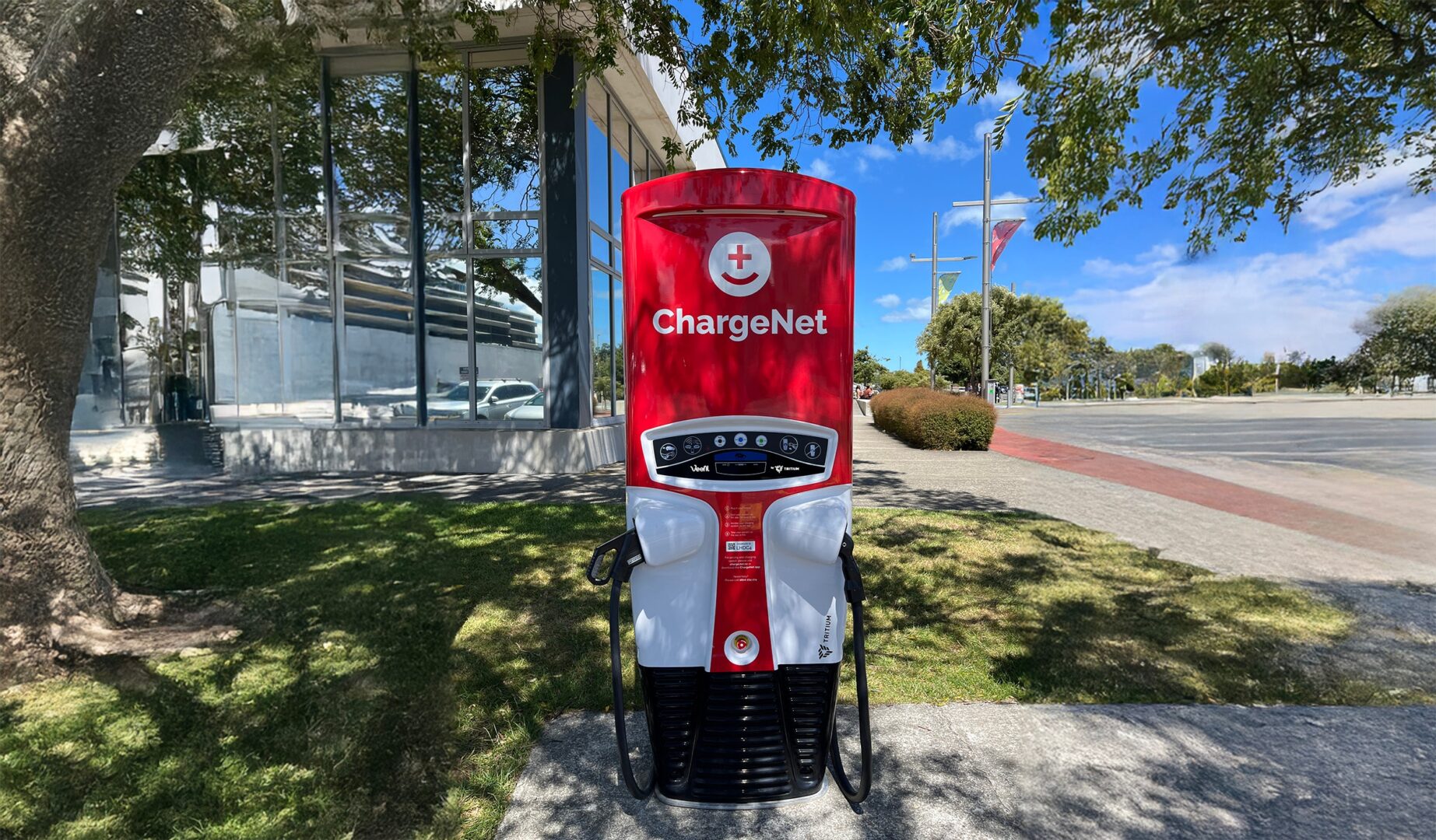 Chargenet charger on street